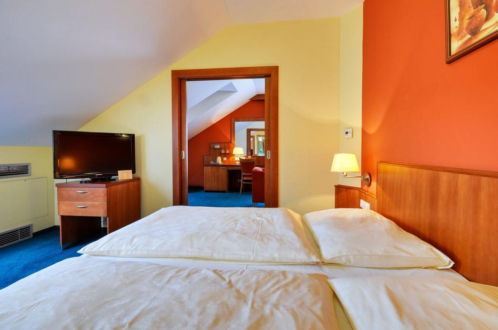 Hotel Filipinum Jablonné nad Orlicí Szoba fotó